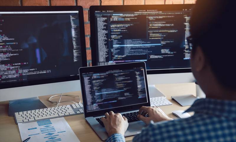 数据科学选型:R与Python如何赋能柳城县网站建设?